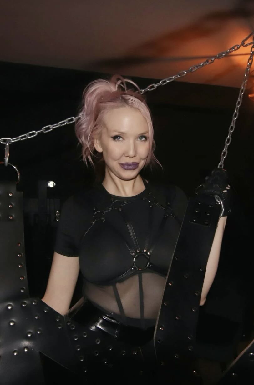 Chloe Mars dominatrix